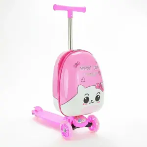 PATINETA-NINOS-CON-MALETA-ROSA